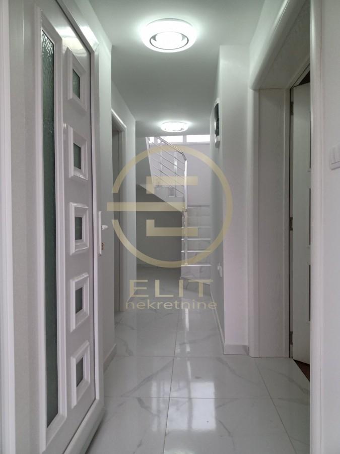 izdavanje-stanova-Vm2nS9qFB9 Kuća na prodaju, Alibegovac, Novi Sad, 212m², 450.000 €