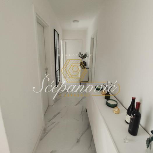 Trosoban stan na prodaju, Lipov Gaj, Novi Sad, 79m², 185.000 €