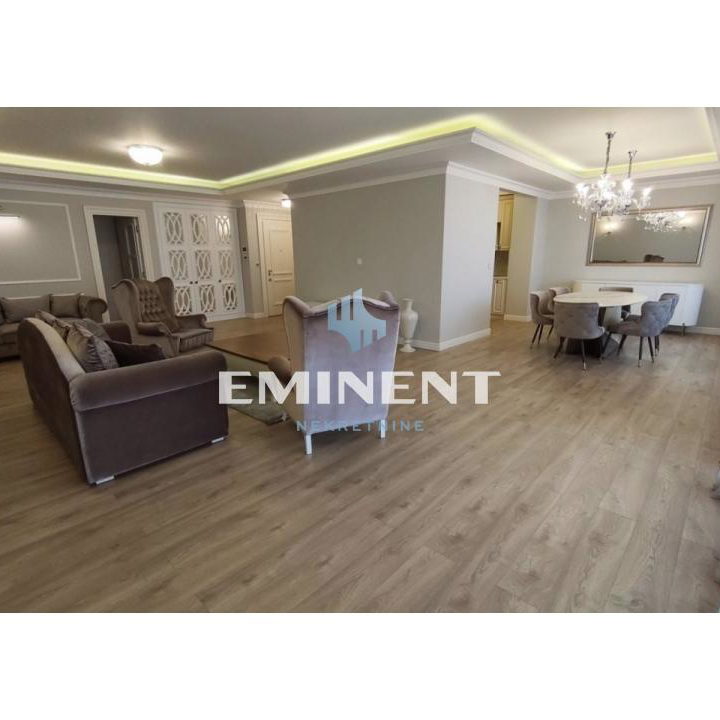 Stan Izdavanje Beograd Senjak 215 m2