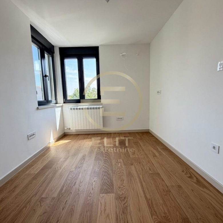 Četvorosoban stan na prodaju, Salajka, Novi Sad, 81m², 285.000 €