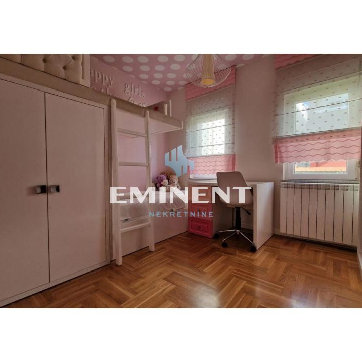 Kuća na prodaju, Surčin, Beograd, 345m², 450.000 €