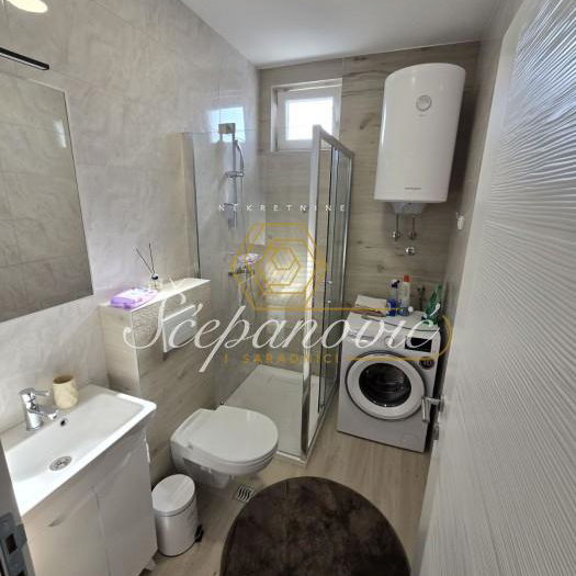 Četvorosoban stan na prodaju, Kamenjar, Novi Sad, 88m², 193.000 €