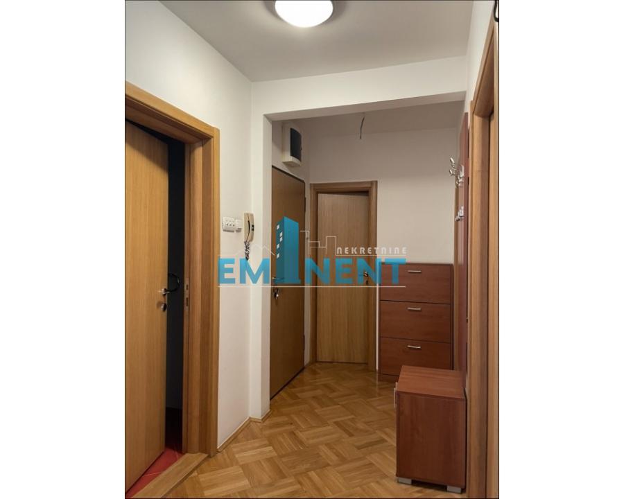 izdavanje-stanova-beograd-3IUMErd0cc Trosoban stan za izdavanje, Tašmajdan, Beograd, 64m², 900 €/mes