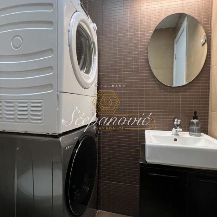 Četvorosoban stan na prodaju, Cara Dušana, Novi Sad, 102m², 309.000 €