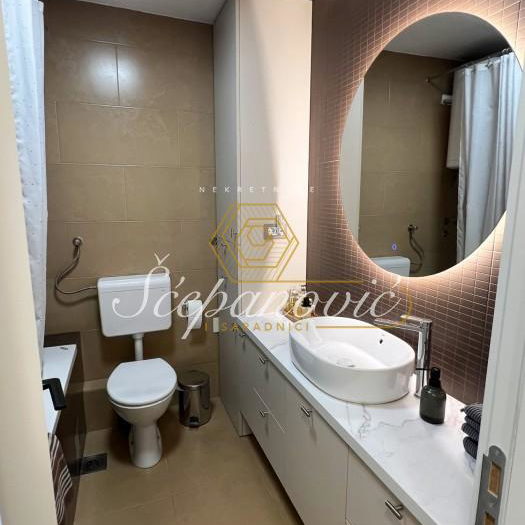 Četvorosoban stan na prodaju, Cara Dušana, Novi Sad, 102m², 309.000 €