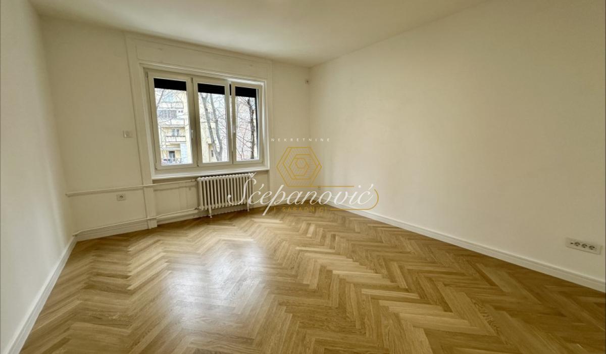 Trosoban stan na prodaju, Centar, Novi Sad, 85m², 293.250 €