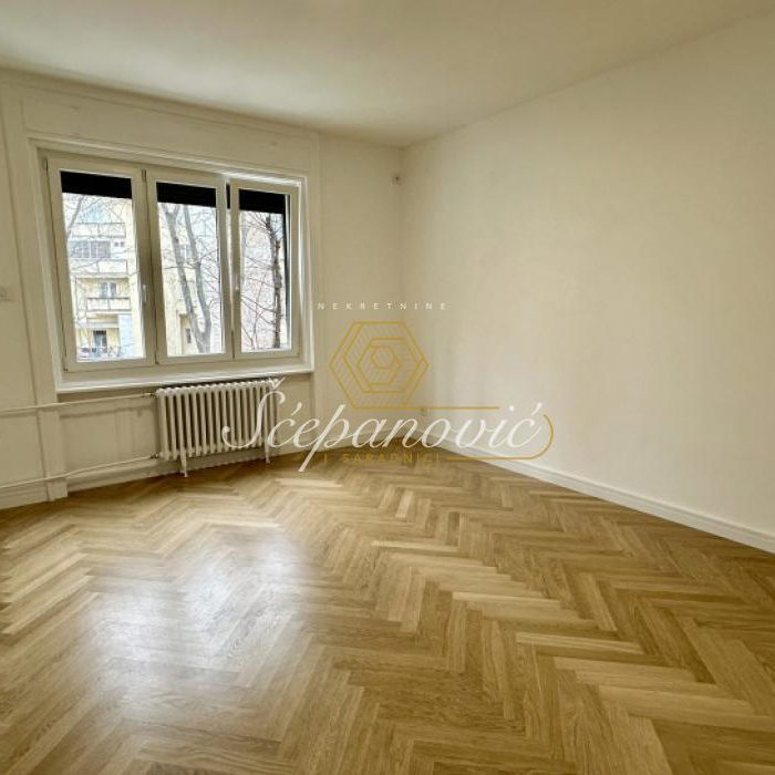 Trosoban stan na prodaju, Centar, Novi Sad, 85m², 293.250 €