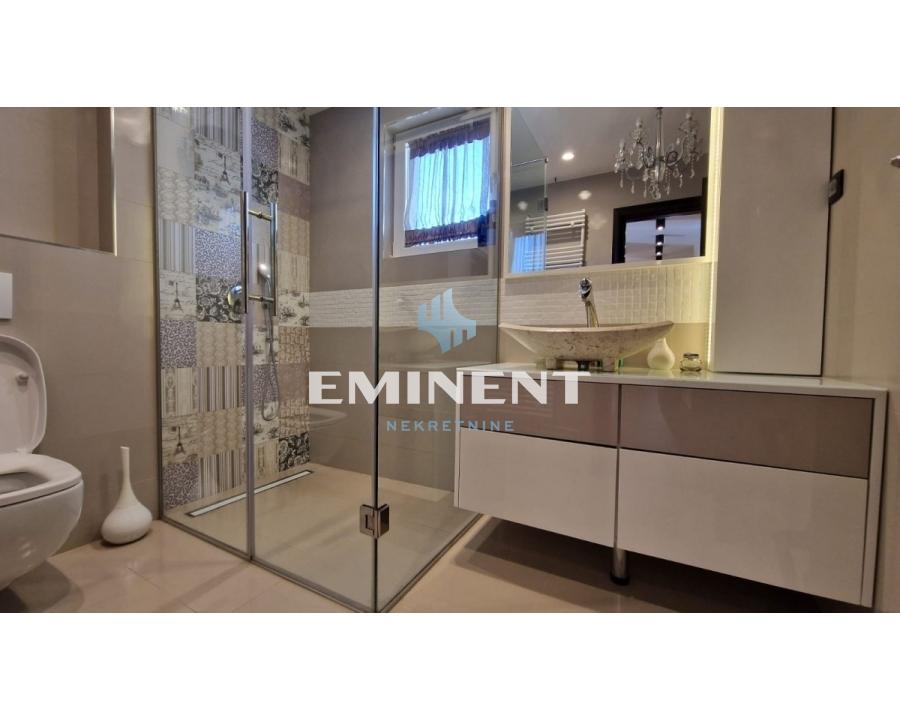 Kuća na prodaju, Surčin, Beograd, 345m², 450.000 €
