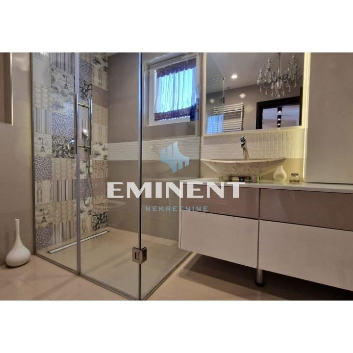 Kuća na prodaju, Surčin, Beograd, 345m², 450.000 €
