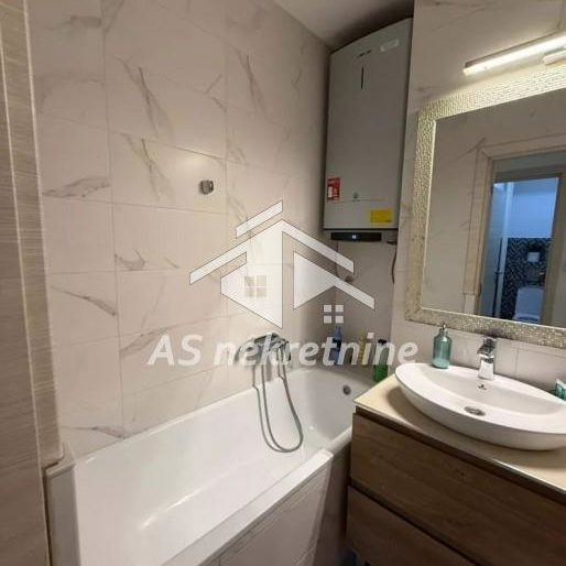 Četvorosoban stan za izdavanje, Blok 22, Beograd, 91m², 1.300 €/mes