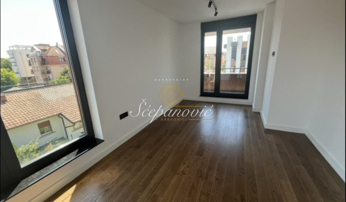 Četvorosoban stan na prodaju, Adamovićevo Naselje, Novi Sad, 430m², 900.000 €
