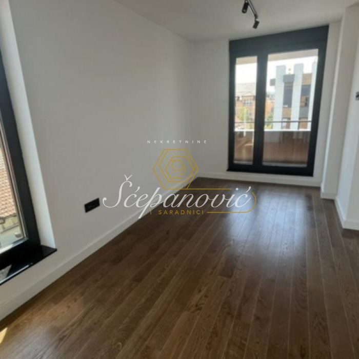 Četvorosoban stan na prodaju, Adamovićevo Naselje, Novi Sad, 430m², 900.000 €