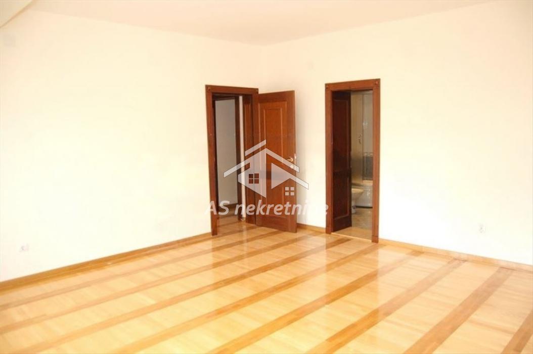 Višesoban stan za izdavanje, Dedinje, Beograd, 250m², 2.200 €/mes