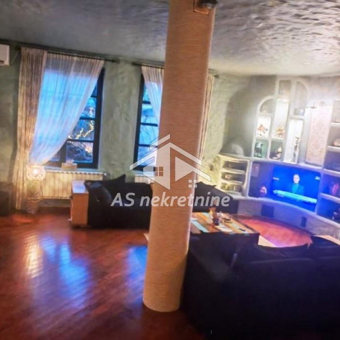 Kuća Izdavanje Beograd Jajinci 367 m2