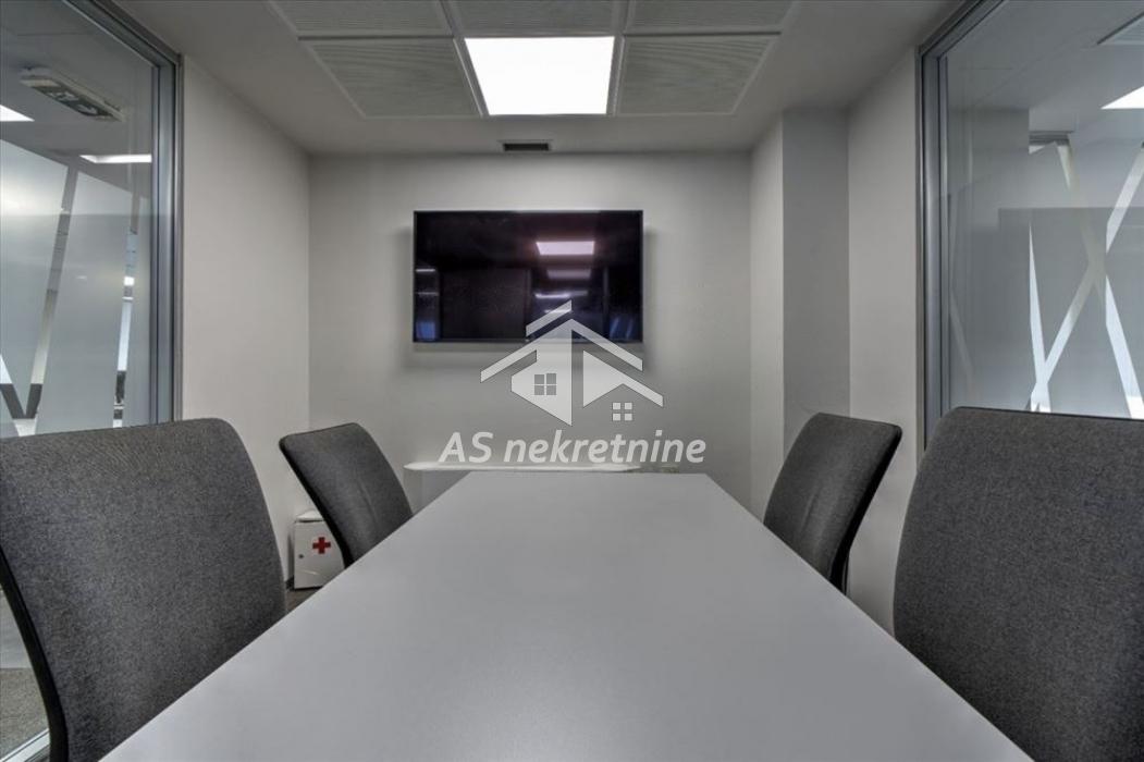 Lokal Izdavanje Beograd Lokal Izdavanje Beograd Trg Republike 300 m2