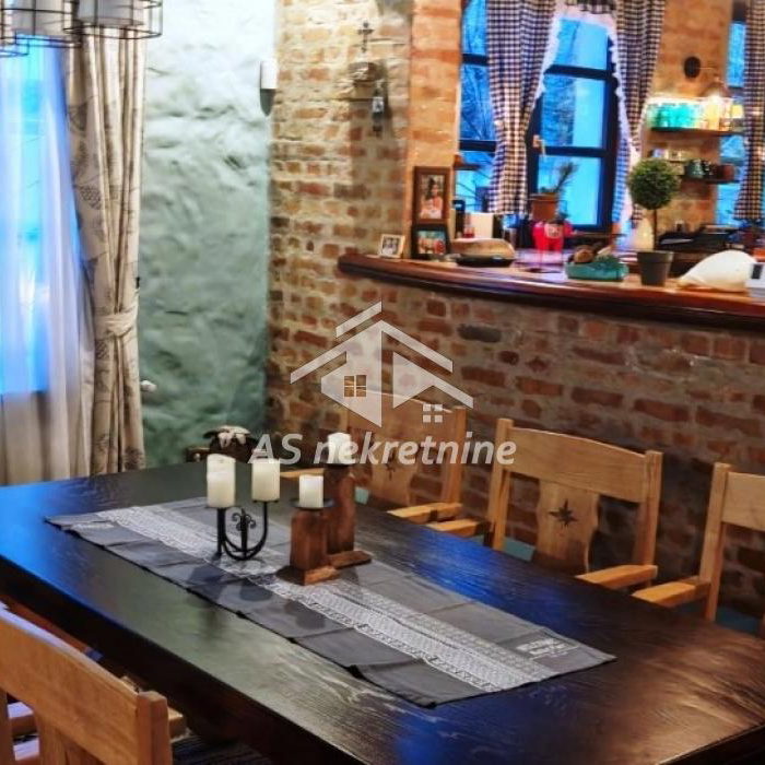 Kuća za izdavanje, Jajinci, Beograd, 367m², 3.500 €/mes