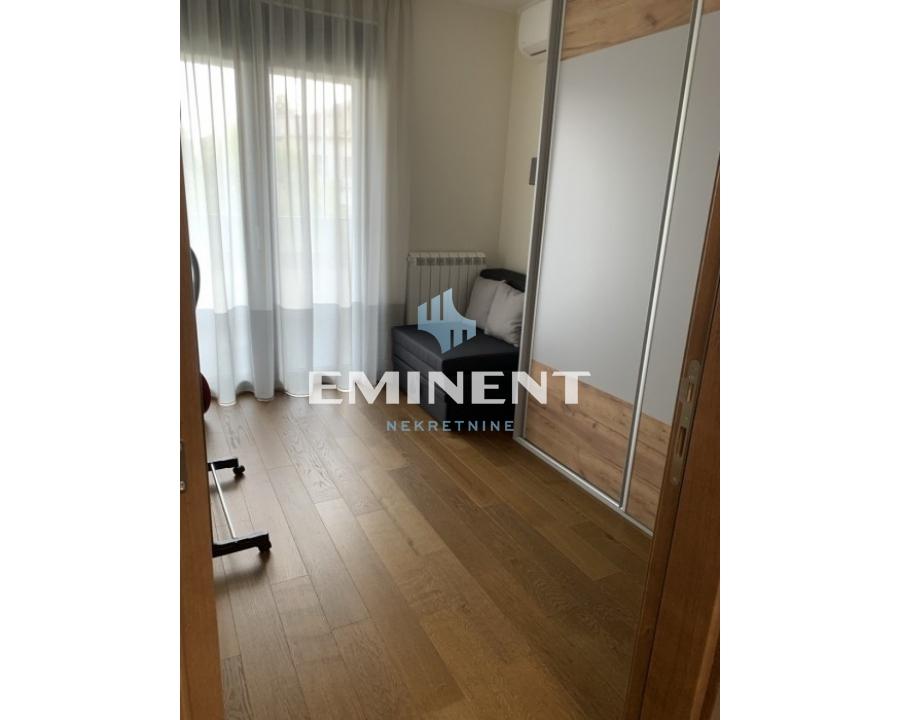 Stan Izdavanje Beograd Banovo Brdo 90 m2