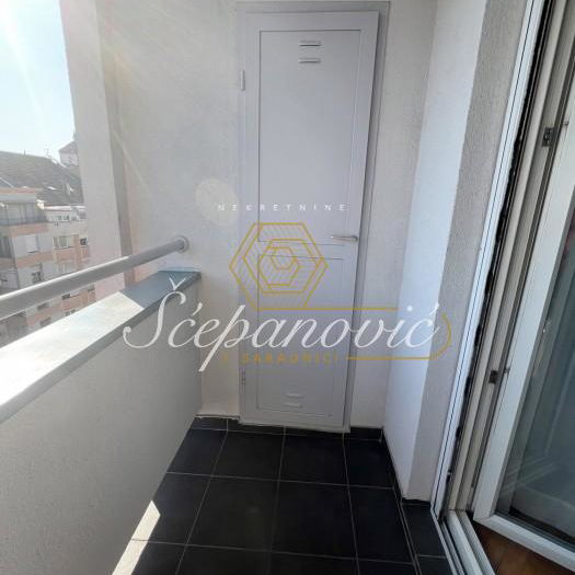 Četvorosoban stan na prodaju, Cara Dušana, Novi Sad, 102m², 309.000 €