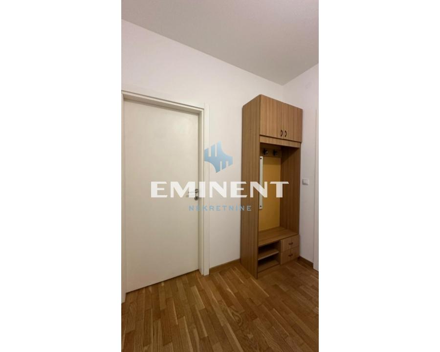Trosoban stan za izdavanje, Blok 61, Beograd, 64m², 650 €/mes