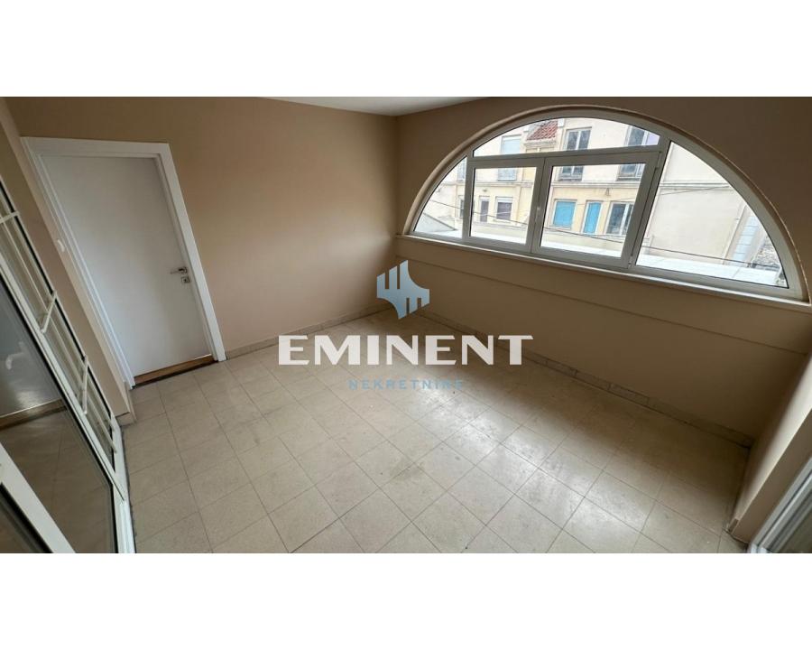 izdavanje-stanova-beograd-h8GimVpMit Četvorosoban stan za izdavanje, Vojvode Vlahovića, Beograd, 140m², 1.000 €/mes