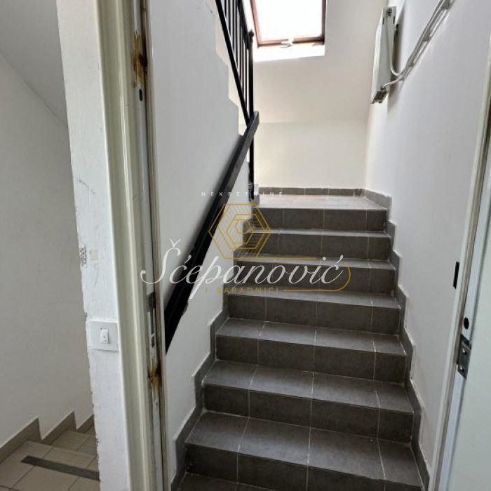 Trosoban stan na prodaju, Bulevar Patrijarha Pavla, Novi Sad, 60m², 135.000 €