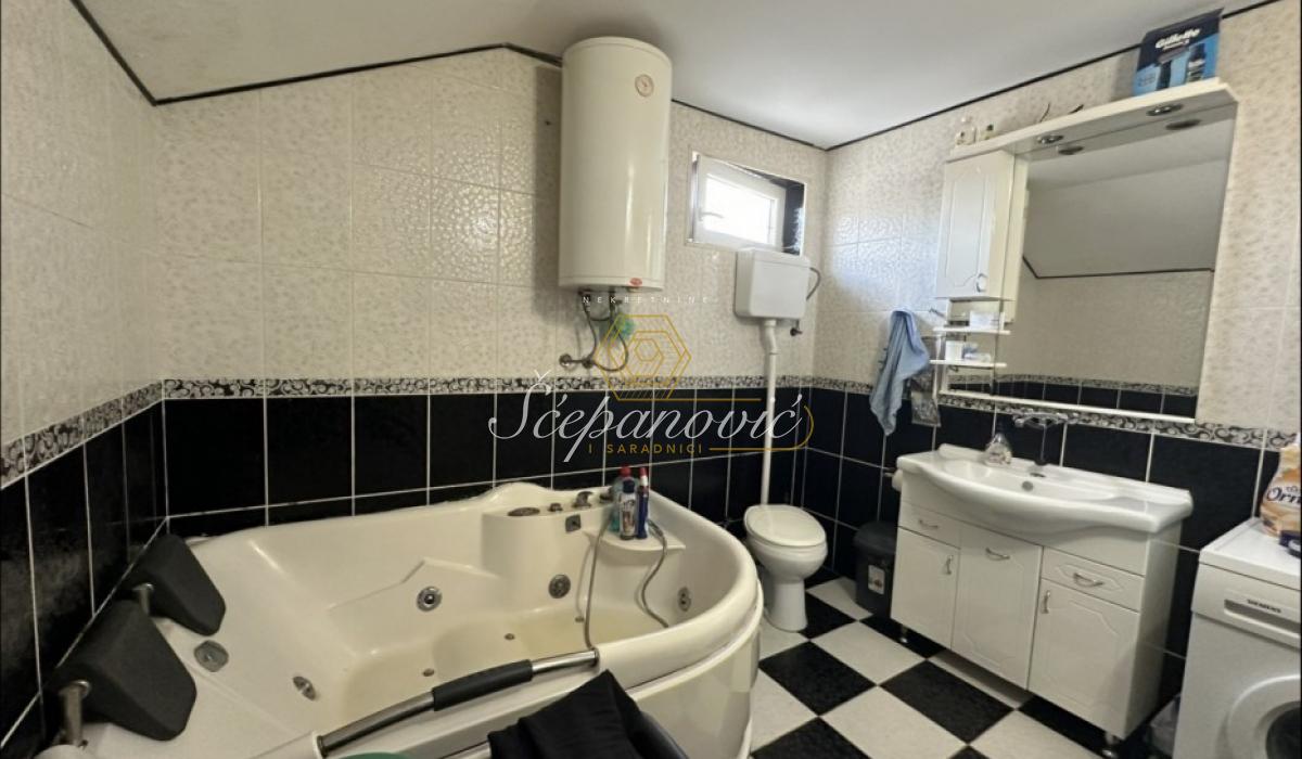 izdavanje-stanova-beograd-kMu8d31BGC Kuća na prodaju, Klisa, Novi Sad, 204m², 290.000 €
