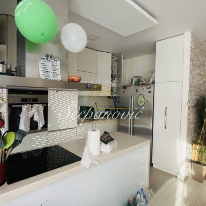 Stan Prodaja Novi Sad  181 m2