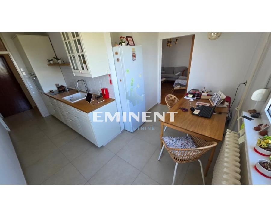 Trosoban stan za izdavanje, Blok 28, Beograd, 72m², 850 €/mes