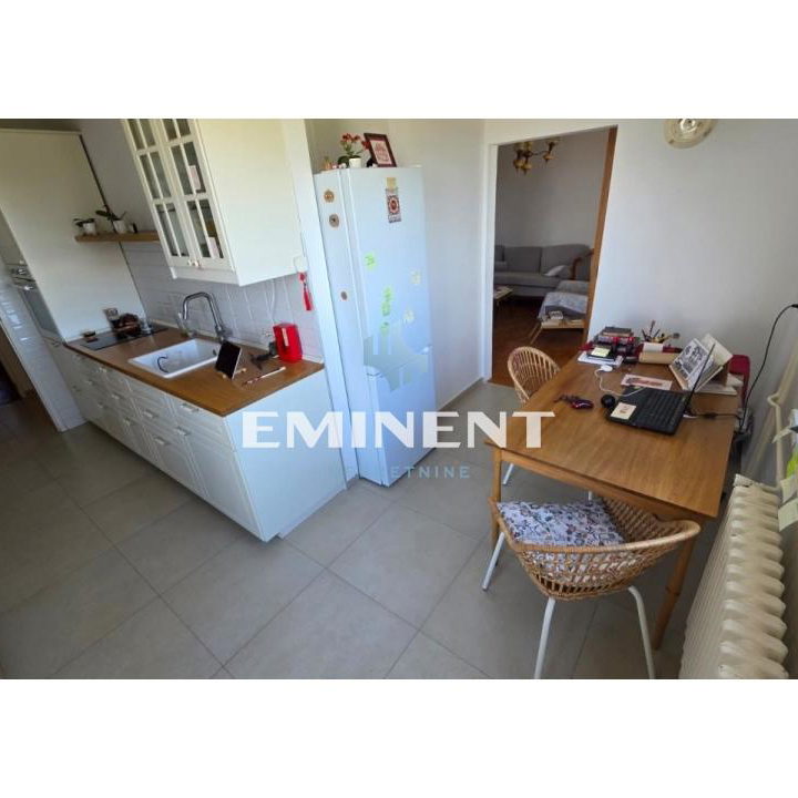 Trosoban stan za izdavanje, Blok 28, Beograd, 72m², 850 €/mes