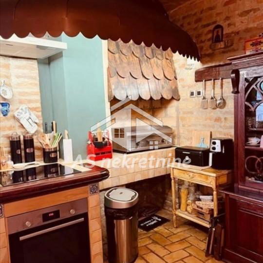 Kuća za izdavanje, Jajinci, Beograd, 367m², 3.500 €/mes