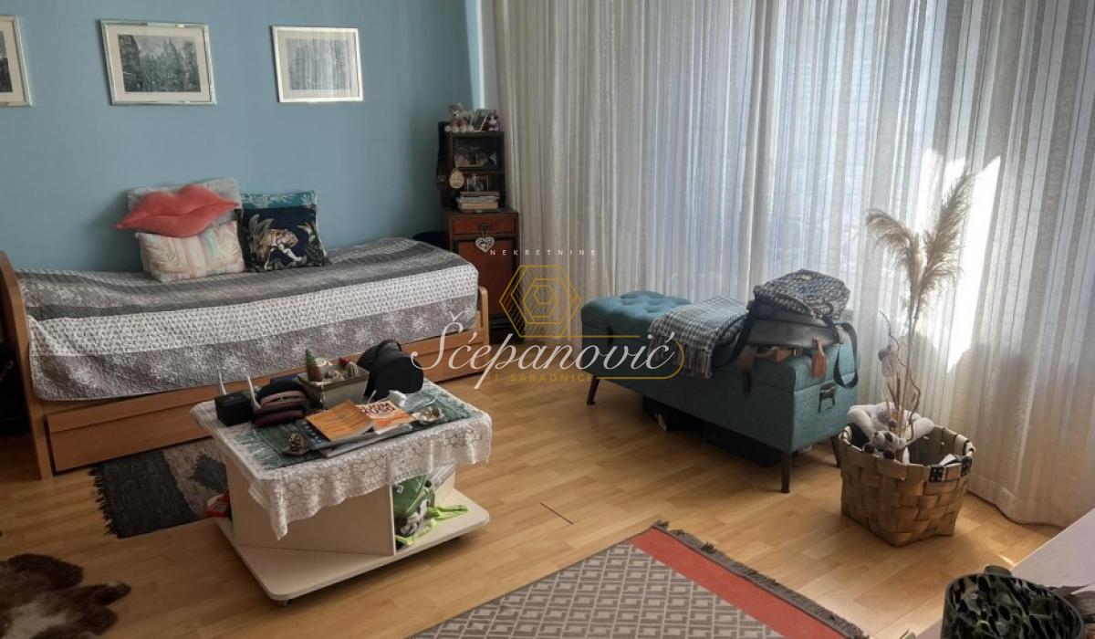 izdavanje-stanova-beograd-tGAG188Ajn Četvorosoban stan na prodaju, Centar, Novi Sad, 115m², 280.000 €
