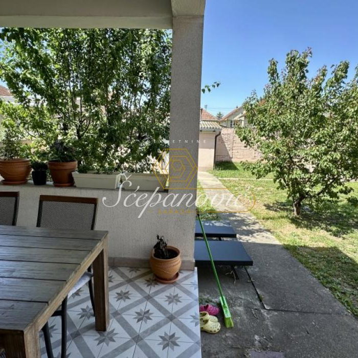 Kuća na prodaju, Blok B, Sremska Mitrovica, 135m², 170.000 €