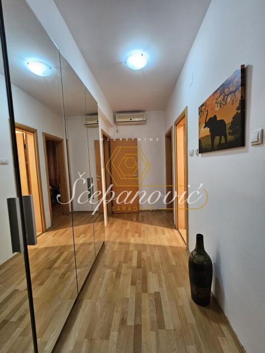 Četvorosoban stan na prodaju, Bulevar Oslobođenja, Novi Sad, 134m², 299.000 €
