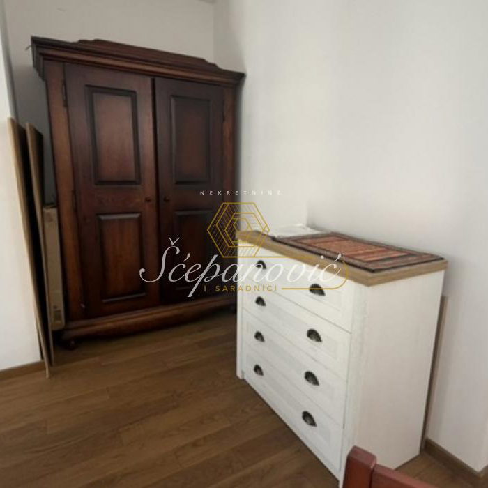 Stan Izdavanje Novi Sad  73 m2