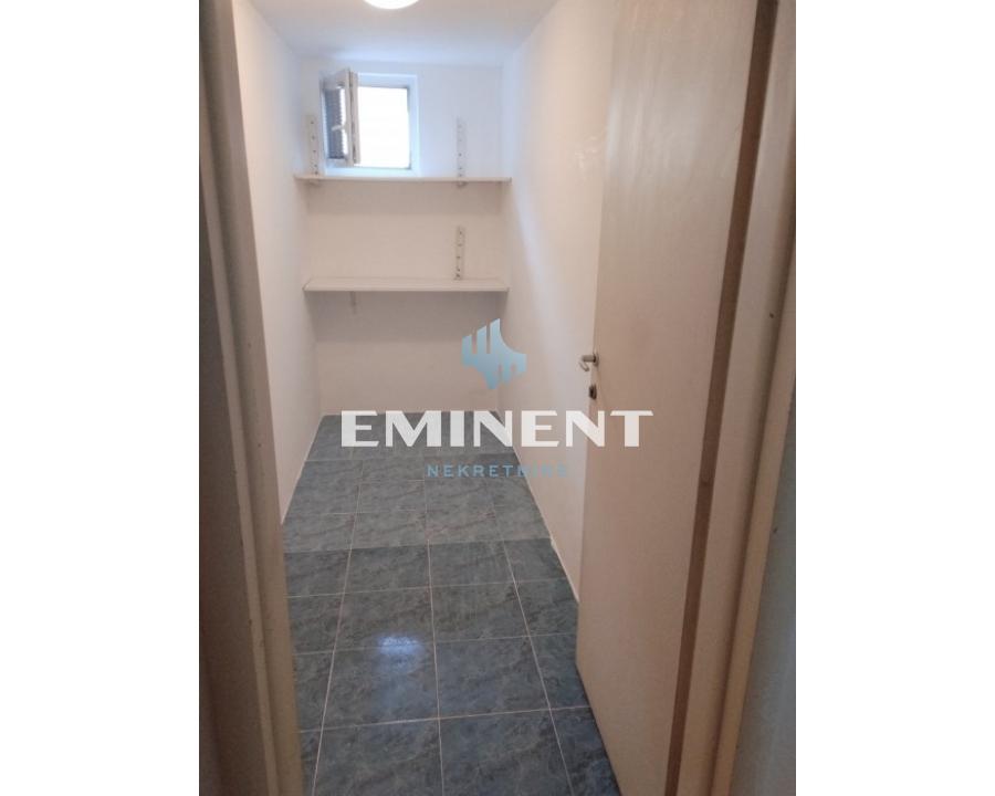izdavanje-stanova-g0kJ0zvRWA Četvorosoban stan na prodaju, Autokomanda, Beograd, 80m², 237.000 €
