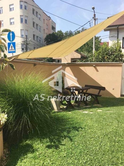 Kuća za izdavanje, FON, Beograd, 400m², 5.000 €/mes