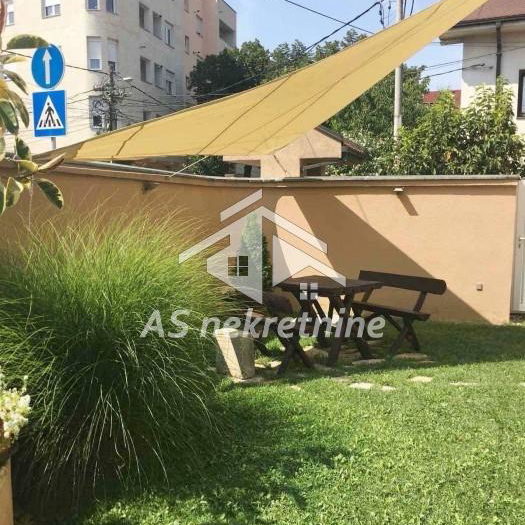 Kuća za izdavanje, FON, Beograd, 400m², 5.000 €/mes