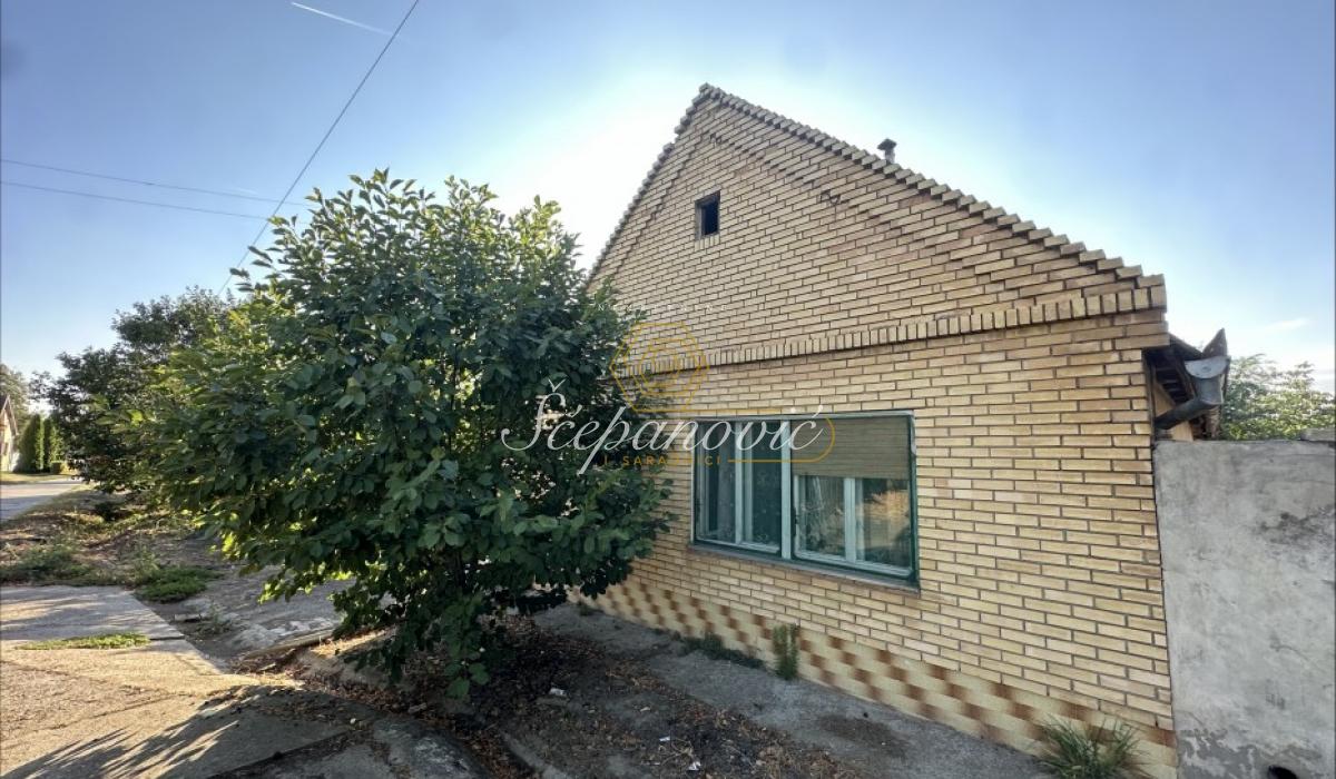 izdavanje-stanova-k8gDAHrTbc Kuća na prodaju, Centar, Mali Iđoš, 134m², 28.500 €