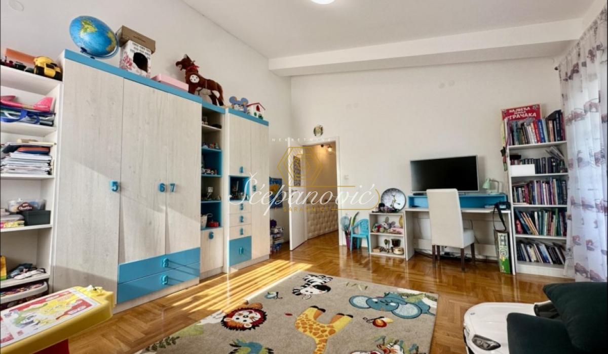 izdavanje-stanova-lBDLRi5cAj Četvorosoban stan na prodaju, Telep, Novi Sad, 157m², 350.000 €
