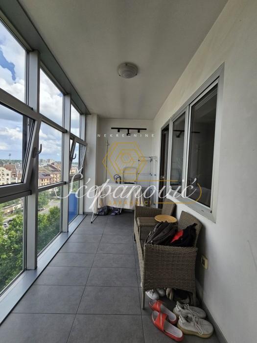 Četvorosoban stan na prodaju, Bulevar Oslobođenja, Novi Sad, 134m², 299.000 €
