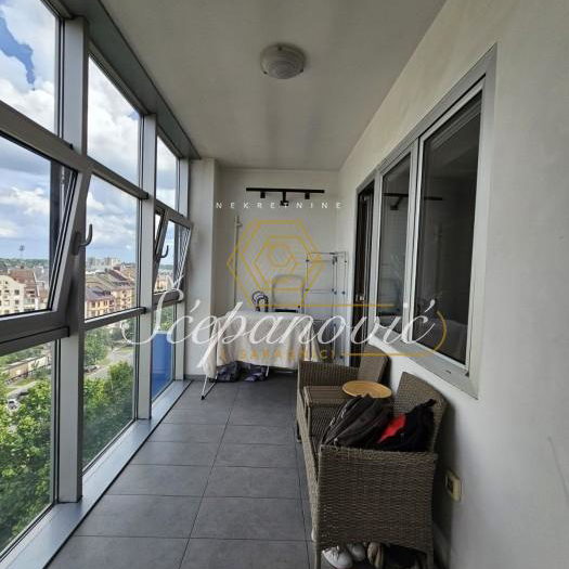 Četvorosoban stan na prodaju, Bulevar Oslobođenja, Novi Sad, 134m², 299.000 €