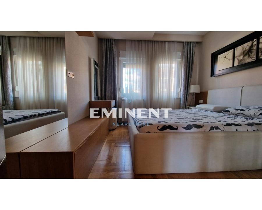 Kuća Prodaja Beograd  345 m2