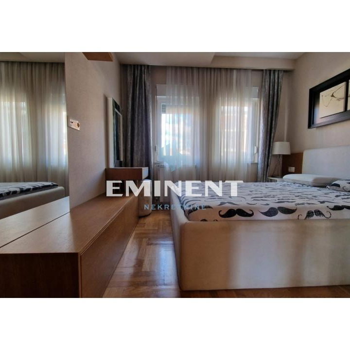Kuća Prodaja Beograd  345 m2
