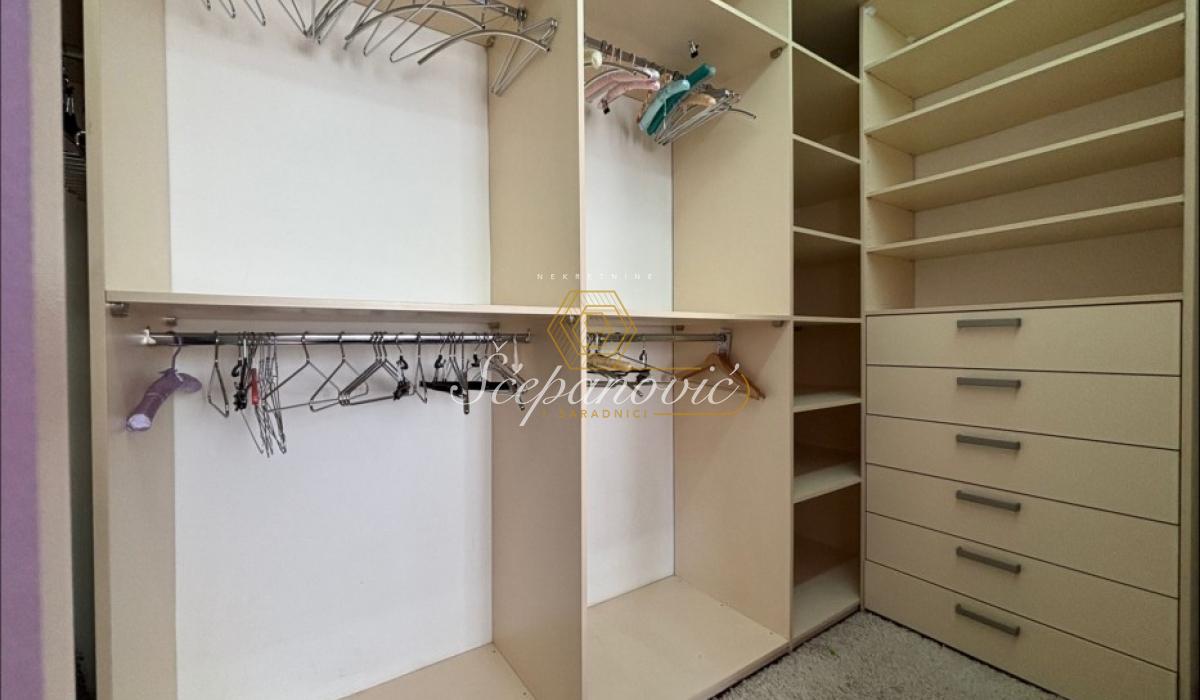 Četvorosoban stan za izdavanje, Centar, Novi Sad, 113m², 1.500 €/mes
