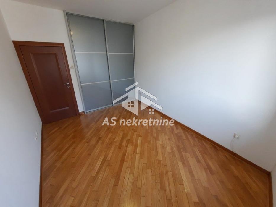izdavanje-stanova-oTWks6CnWR Petosoban stan za izdavanje, Hram Svetog Save, Beograd, 172m², 5. sprat, 2.000 €/mes
