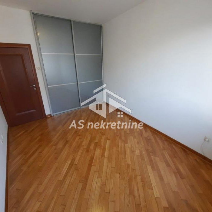 Petosoban stan za izdavanje, Hram Svetog Save, Beograd, 172m², 5. sprat, 2.000 €/mes