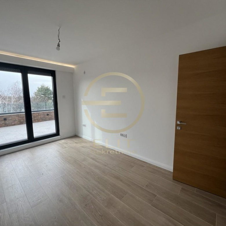 Lokal za izdavanje, Popovica, Novi Sad, 181m², 1.500 €/mes