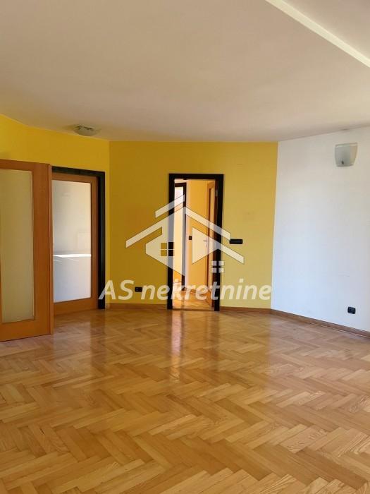 Stan Izdavanje Beograd Kalenić Pijaca 207 m2
