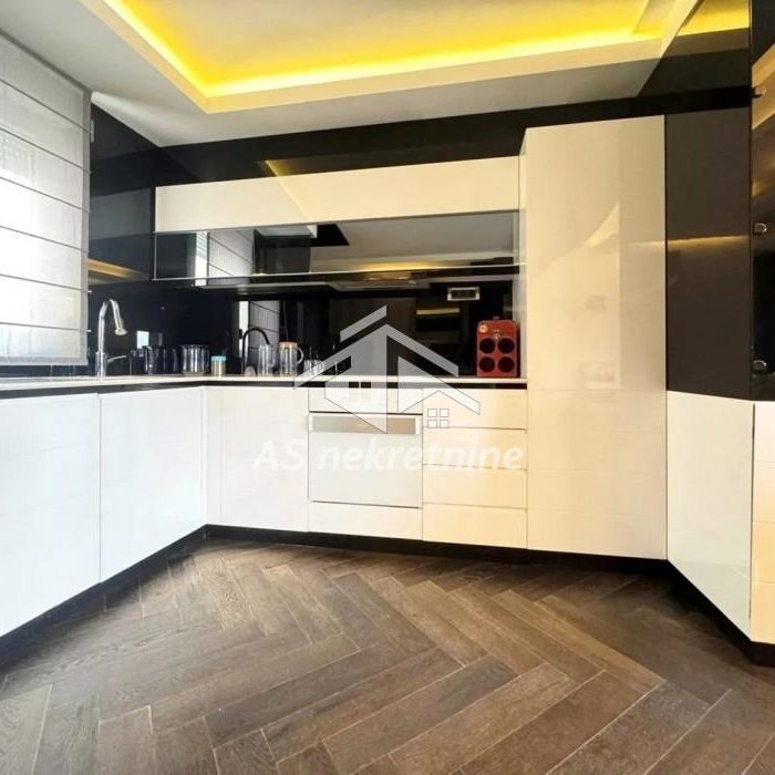 Četvorosoban stan na prodaju, Crveni Krst Vračar, Beograd, 117m², 425.000 €