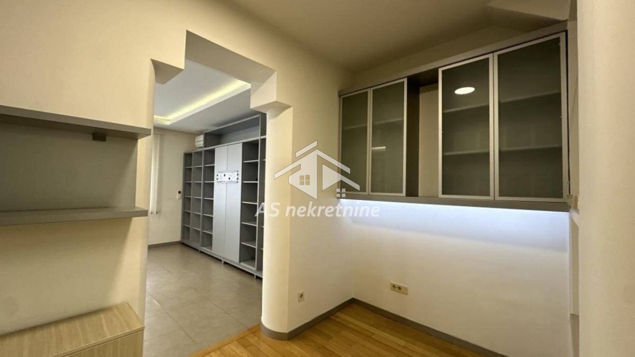 Stan Izdavanje Beograd Kalenić Pijaca 223 m2